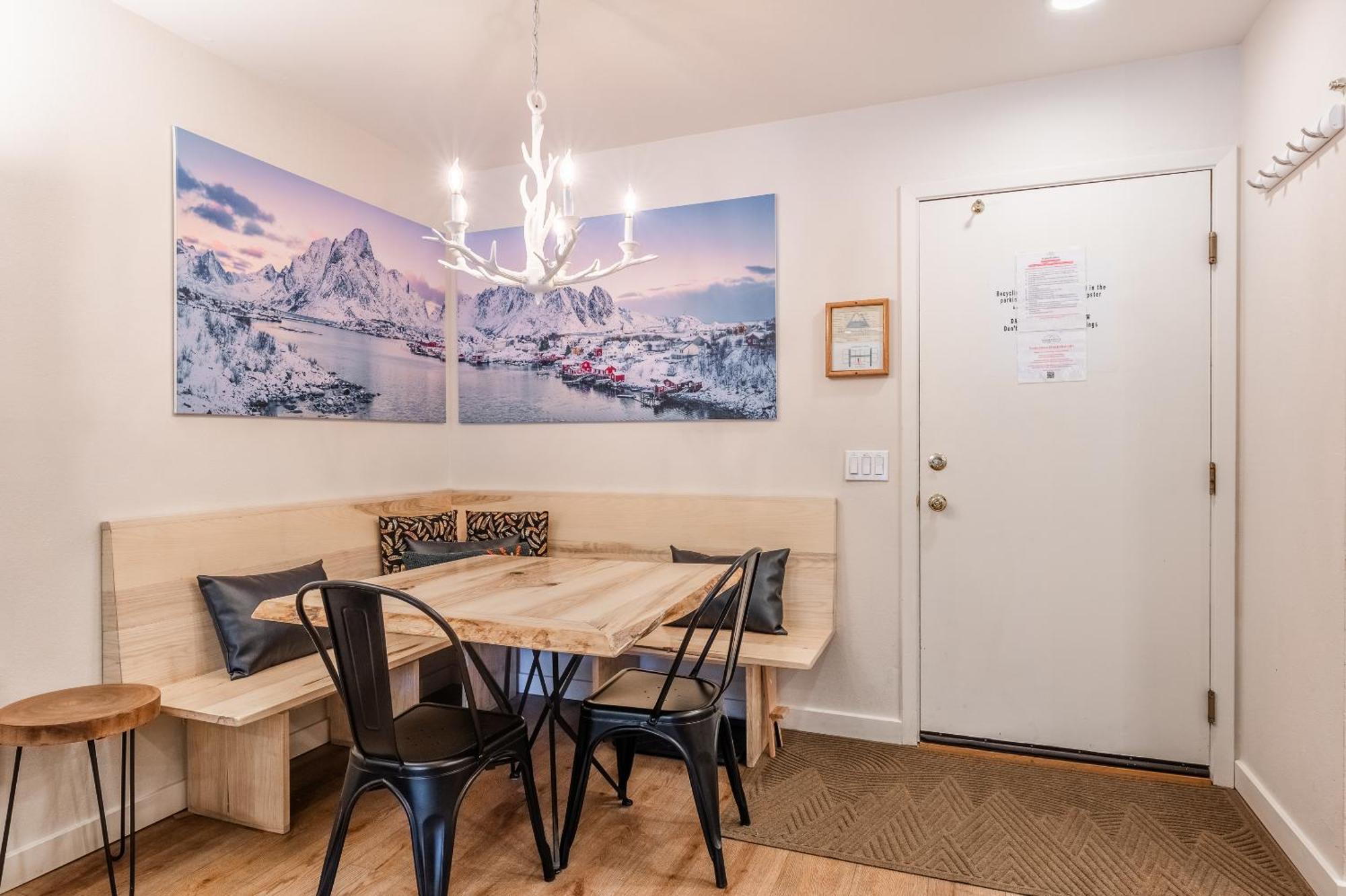 Fully Renovated! St Anton #17 Ski In Ski Out 1 Bedroom 1 Bathroom Condo! Sleeps Up To 4! マンモス・レイクス エクステリア 写真