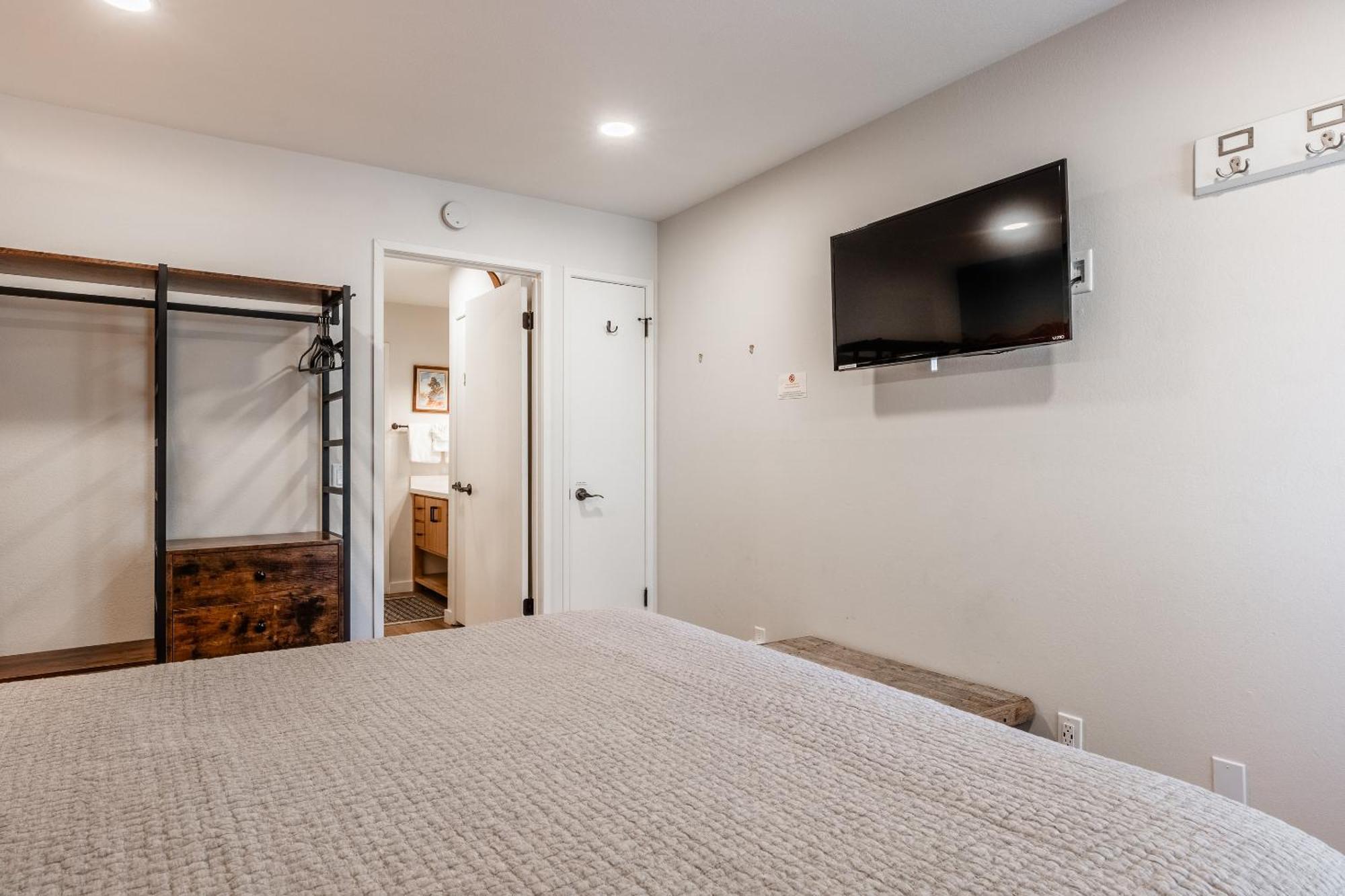 Fully Renovated! St Anton #17 Ski In Ski Out 1 Bedroom 1 Bathroom Condo! Sleeps Up To 4! マンモス・レイクス エクステリア 写真