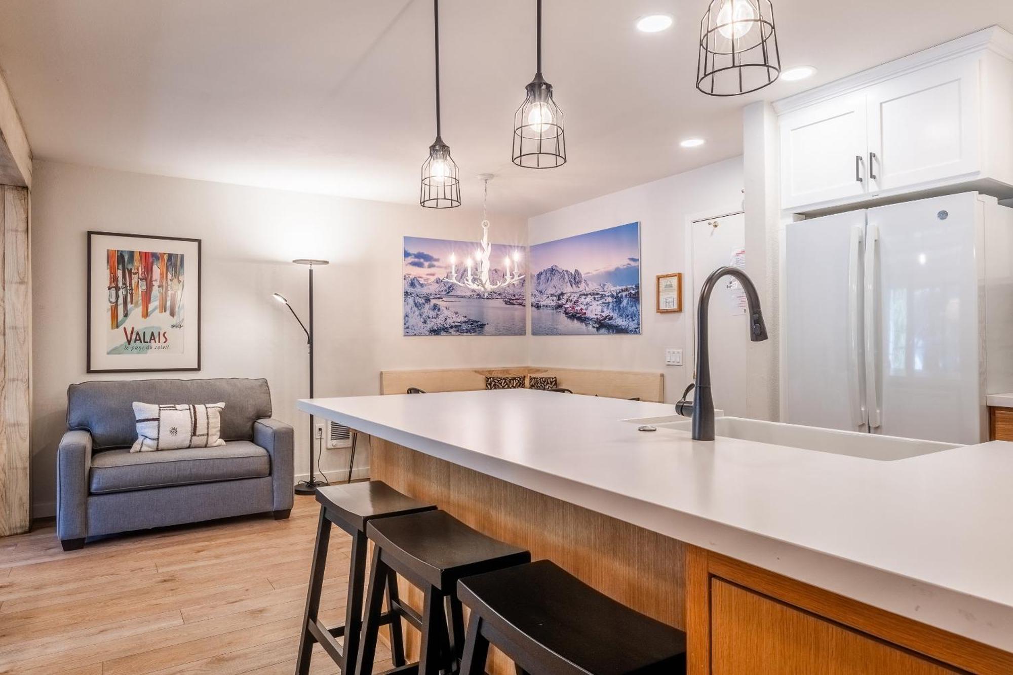 Fully Renovated! St Anton #17 Ski In Ski Out 1 Bedroom 1 Bathroom Condo! Sleeps Up To 4! マンモス・レイクス エクステリア 写真