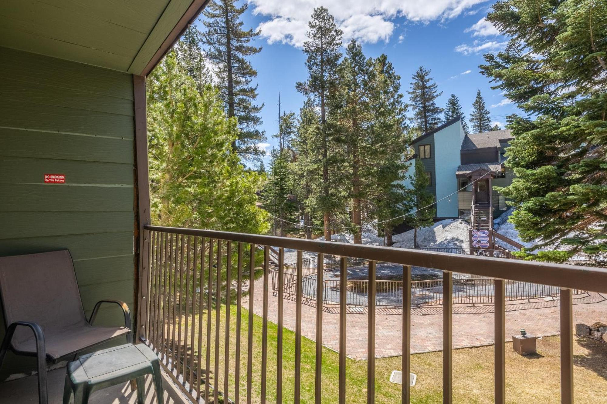 Fully Renovated! St Anton #17 Ski In Ski Out 1 Bedroom 1 Bathroom Condo! Sleeps Up To 4! マンモス・レイクス エクステリア 写真